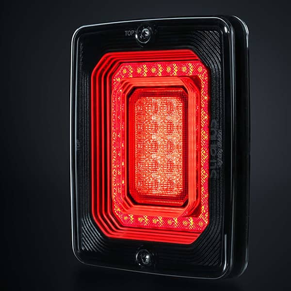 Photo 2 du Feu Arrière carré FOR9T Illusion Fonction Stop / Recul 10-40V